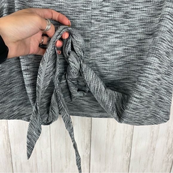 Zyia gray tie crop work out top medium - Picture 2 of 7
